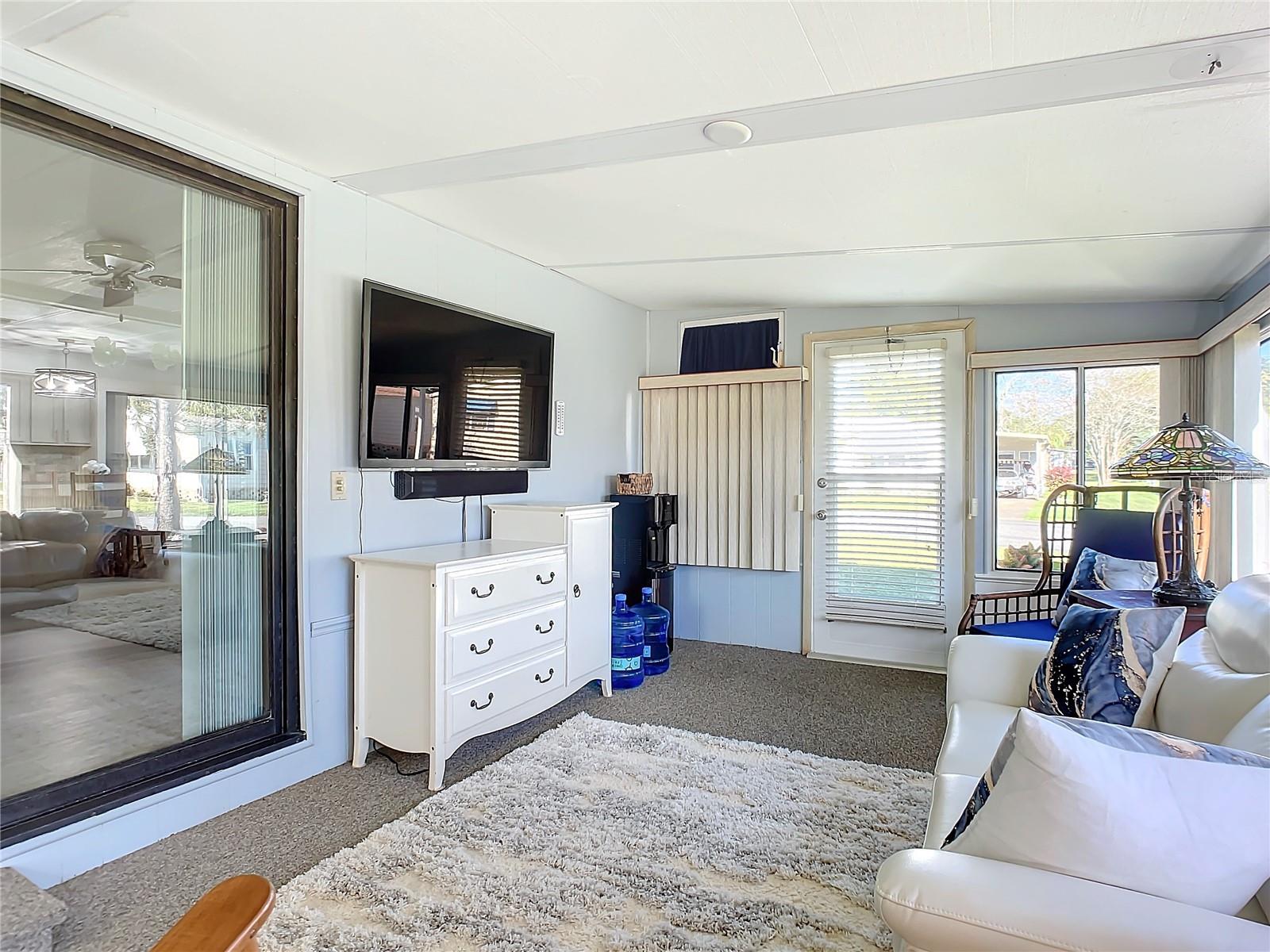 Listing photo id 7 for 812 Swallow Lane M142