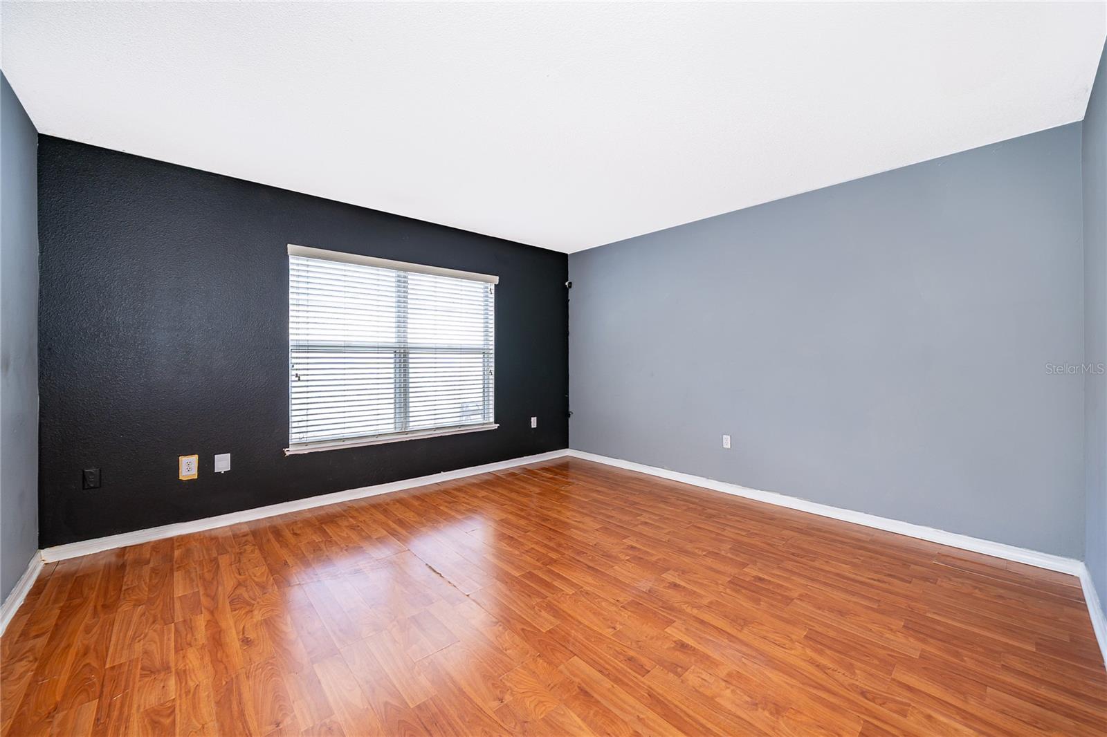 Image 11 of 27 For 10409 Laxton Street