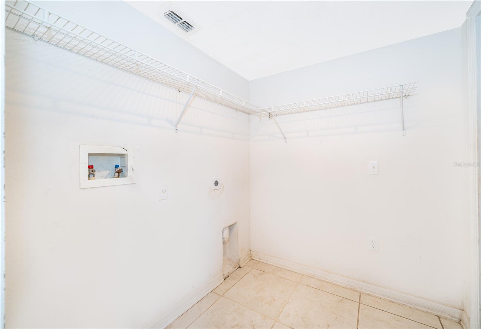 Image 23 of 27 For 10409 Laxton Street