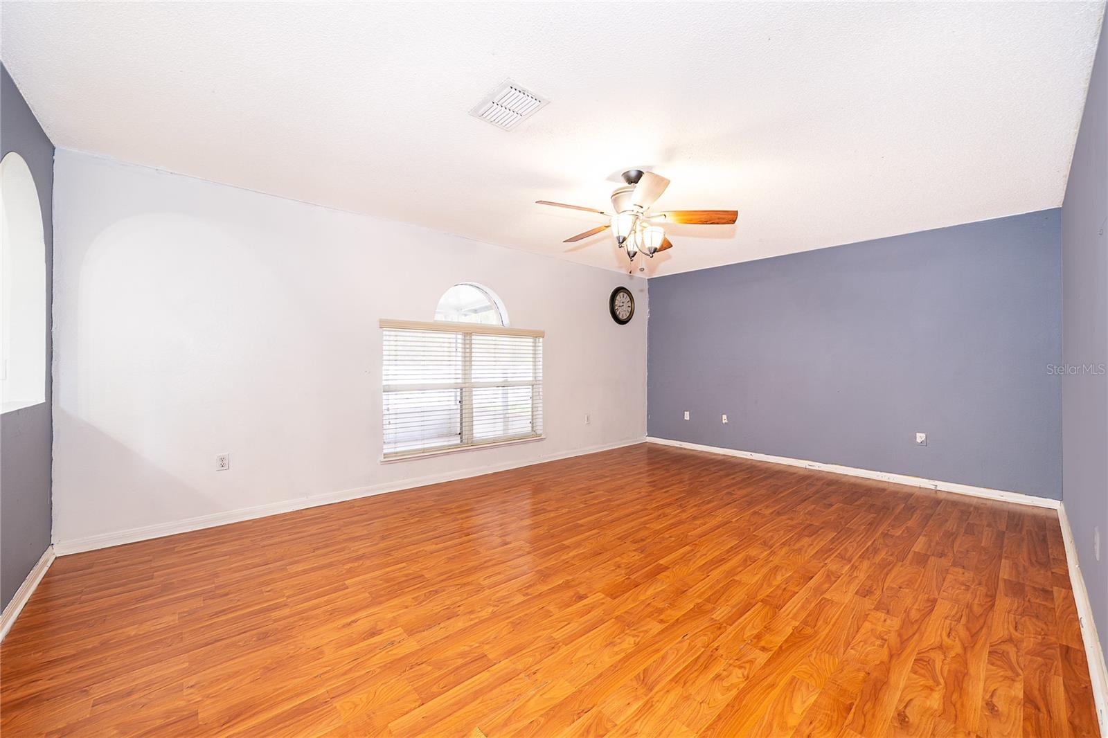 Image 3 of 27 For 10409 Laxton Street