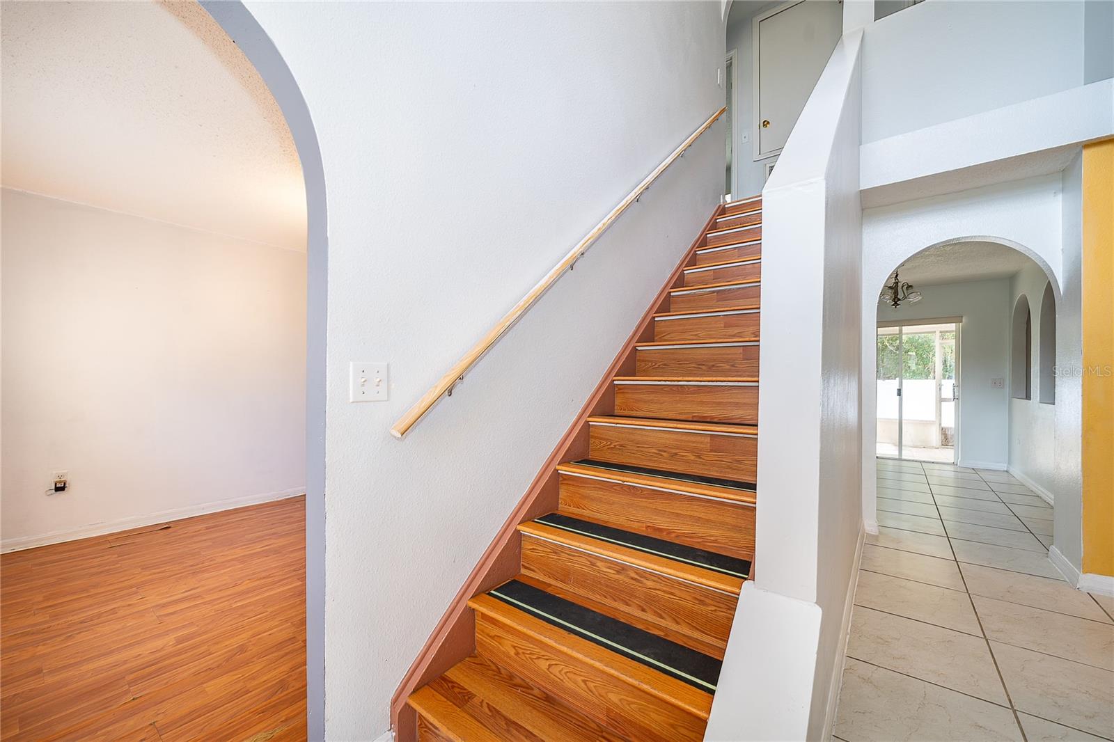 Image 5 of 27 For 10409 Laxton Street