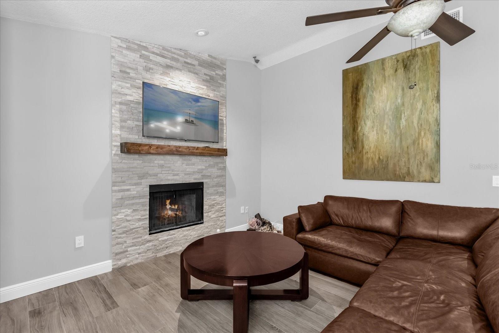 Image 10 of 38 For 836 Maraval Court