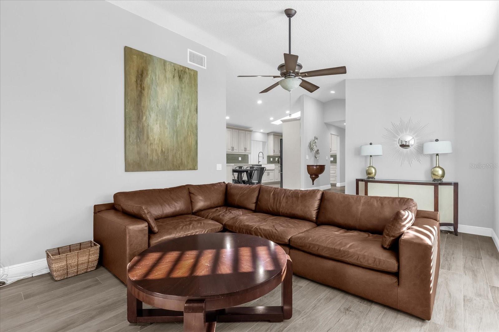 Image 11 of 38 For 836 Maraval Court