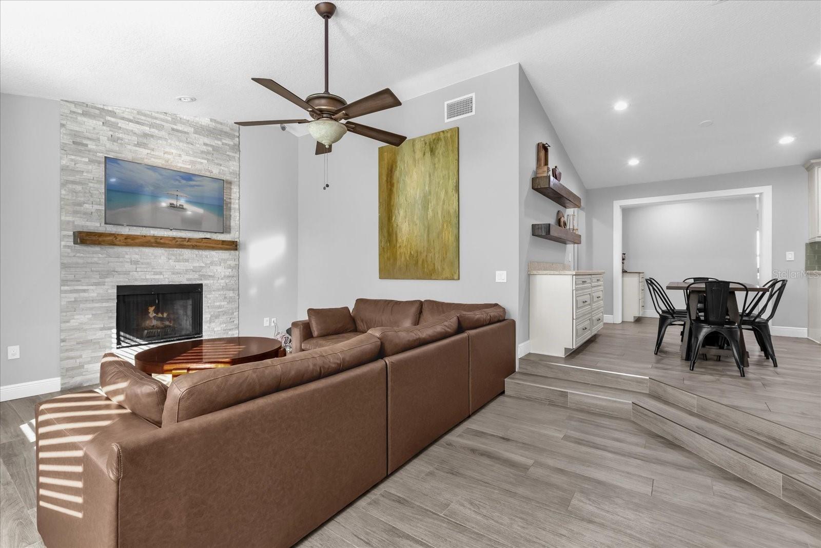 Image 12 of 38 For 836 Maraval Court