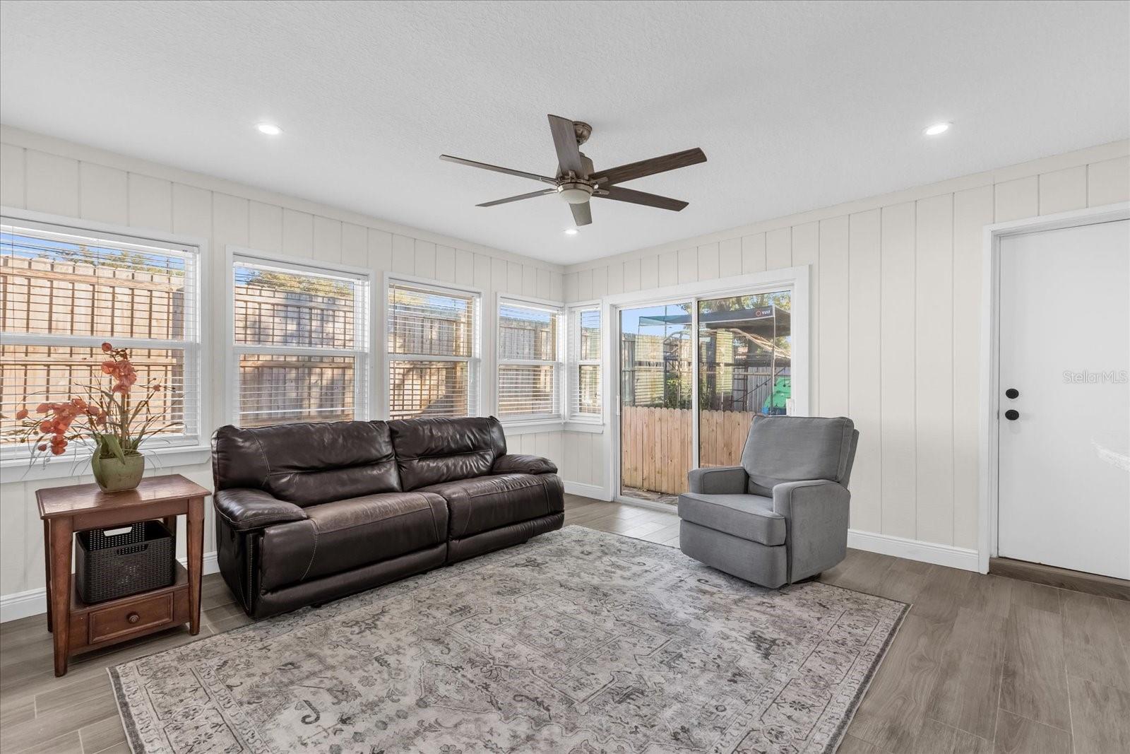 Image 14 of 38 For 836 Maraval Court