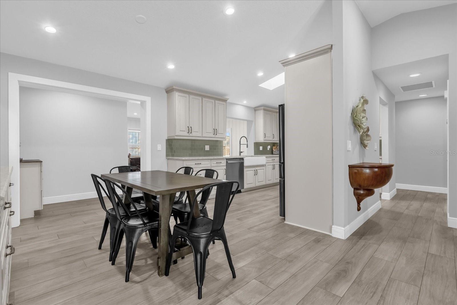 Image 16 of 38 For 836 Maraval Court