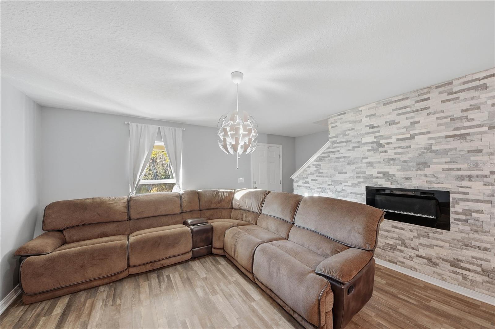 Image 6 of 48 For 1406 Teal Court