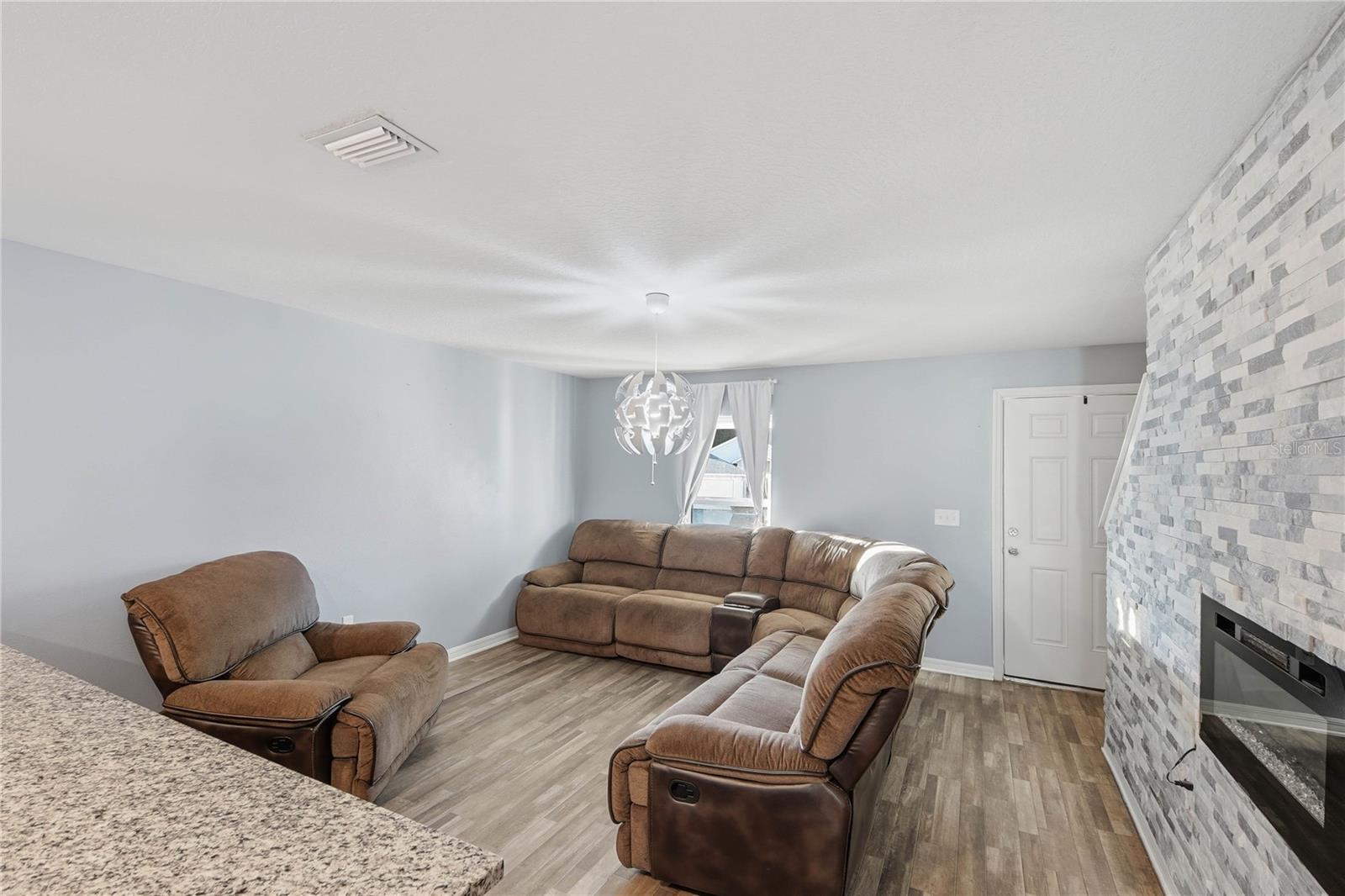 Image 7 of 48 For 1406 Teal Court