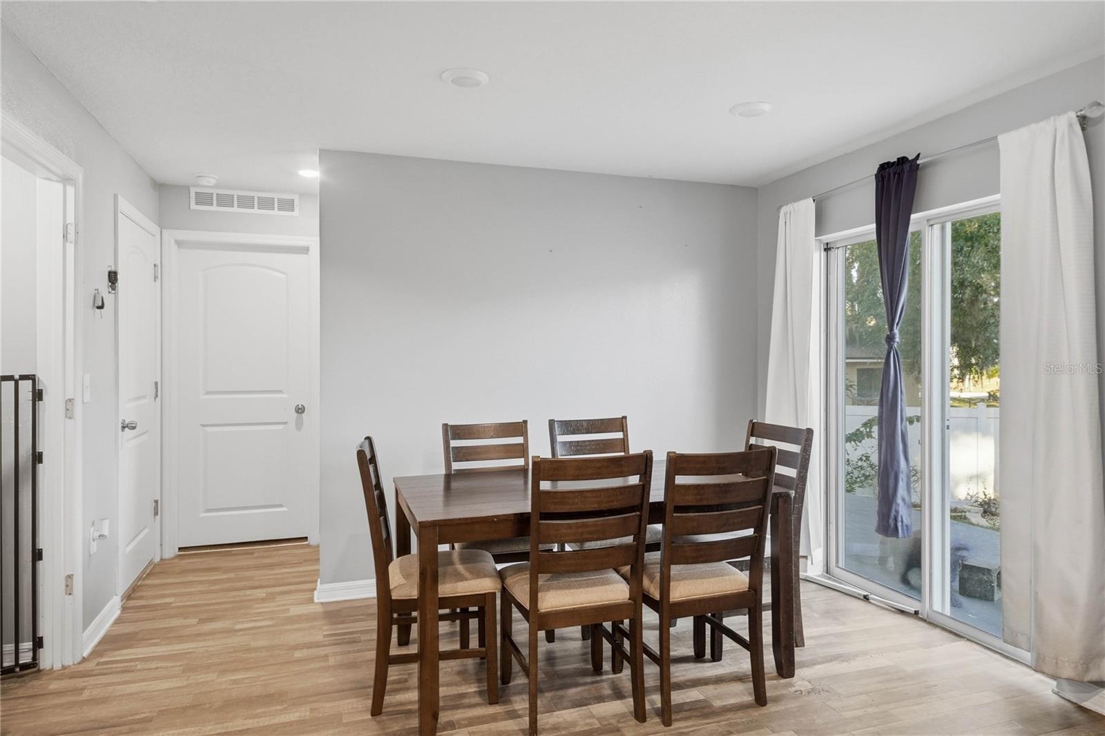 Image 8 of 48 For 1406 Teal Court