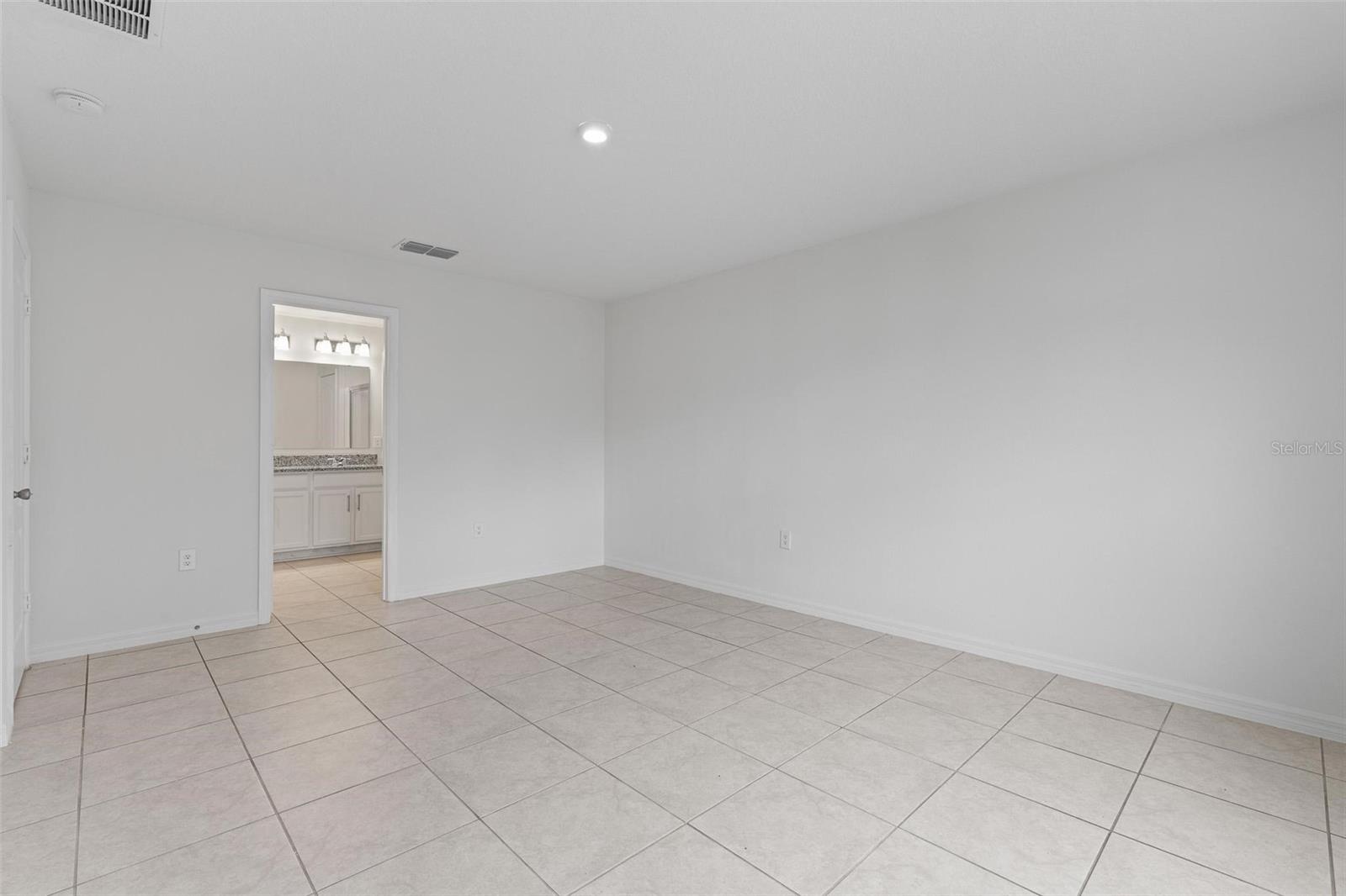 Image 21 of 35 For 1557 Venice Lane