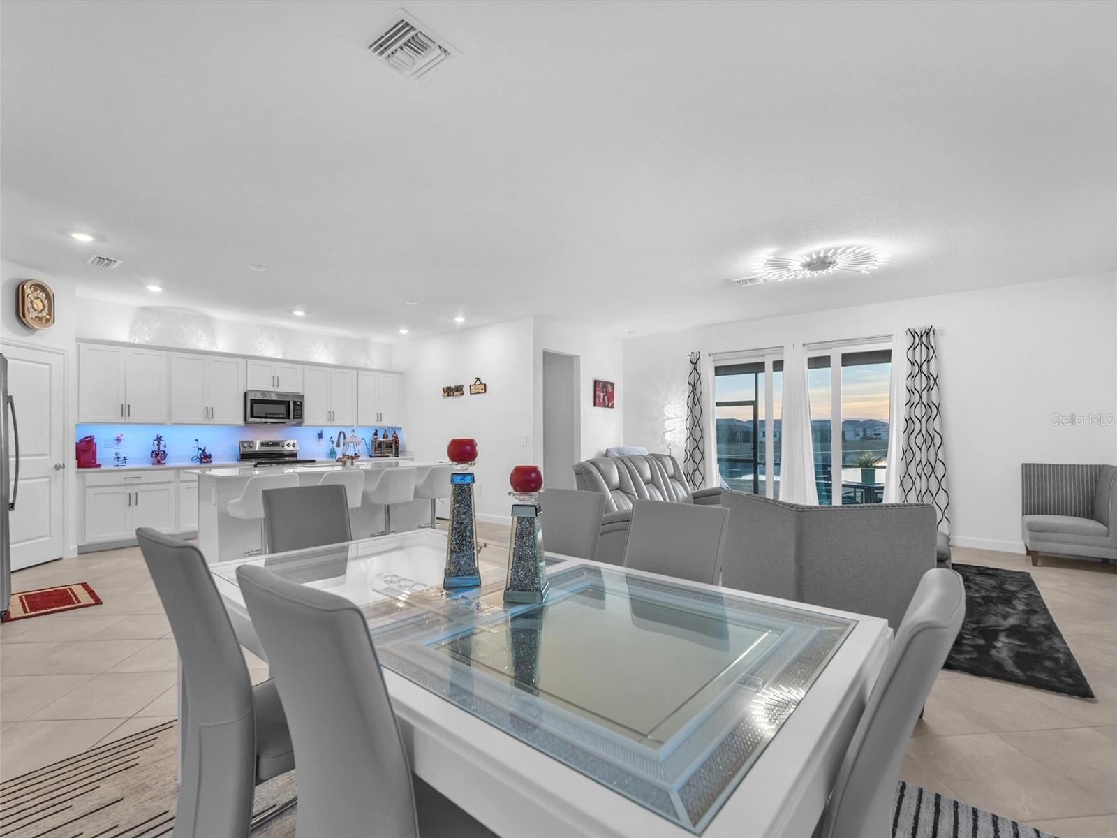 Image 7 of 26 For 7973 Lakes Edge Lane