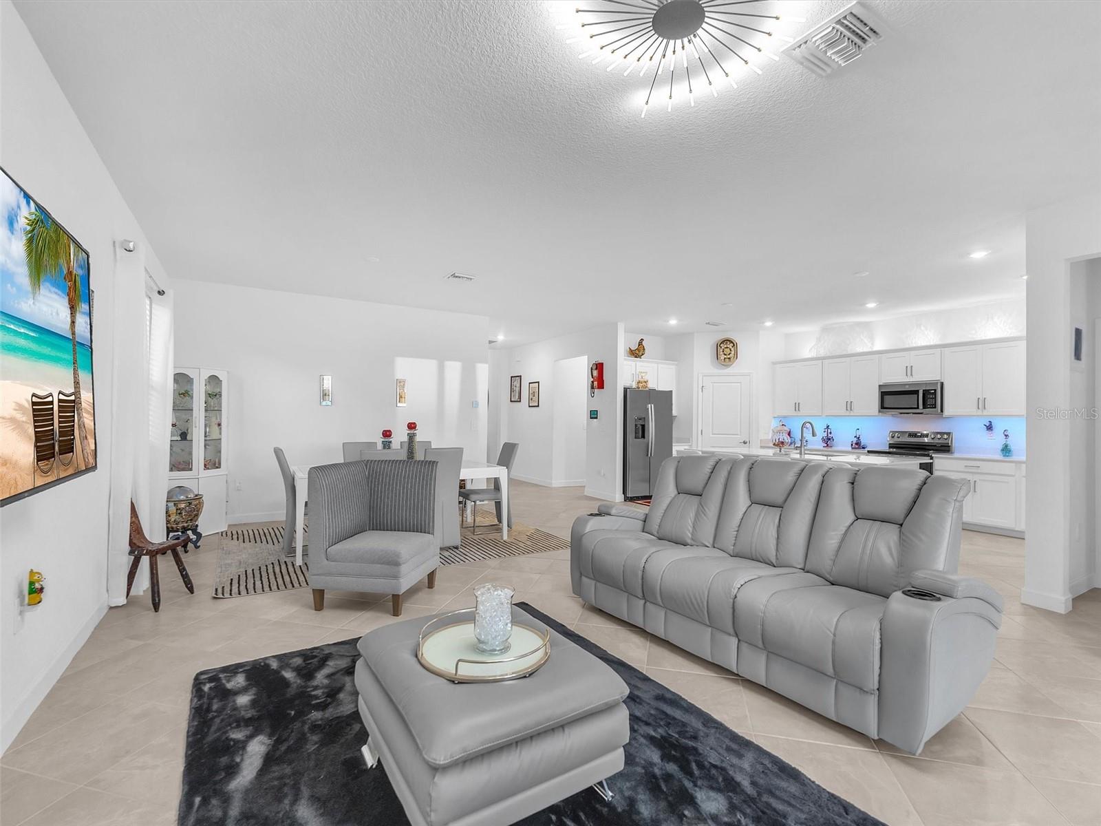 Image 8 of 26 For 7973 Lakes Edge Lane