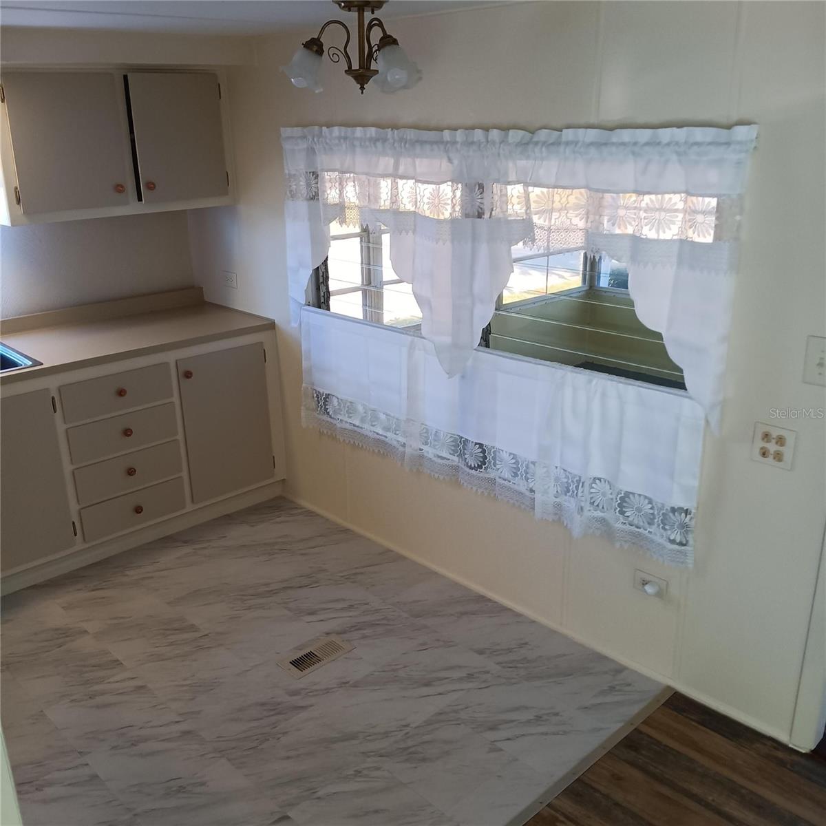 Image 11 of 35 For 810 49th Avenue