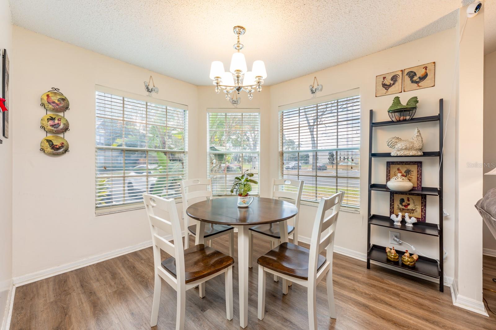 Image 5 of 20 For 954 Forest Ridge Court 106