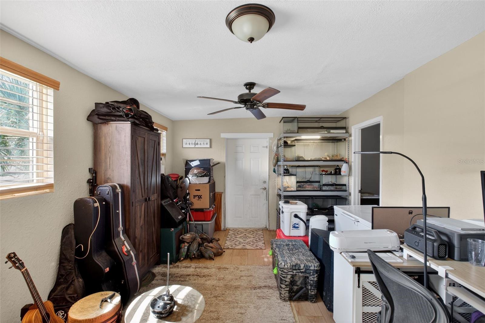 Image 18 of 38 For 464 Judy Street