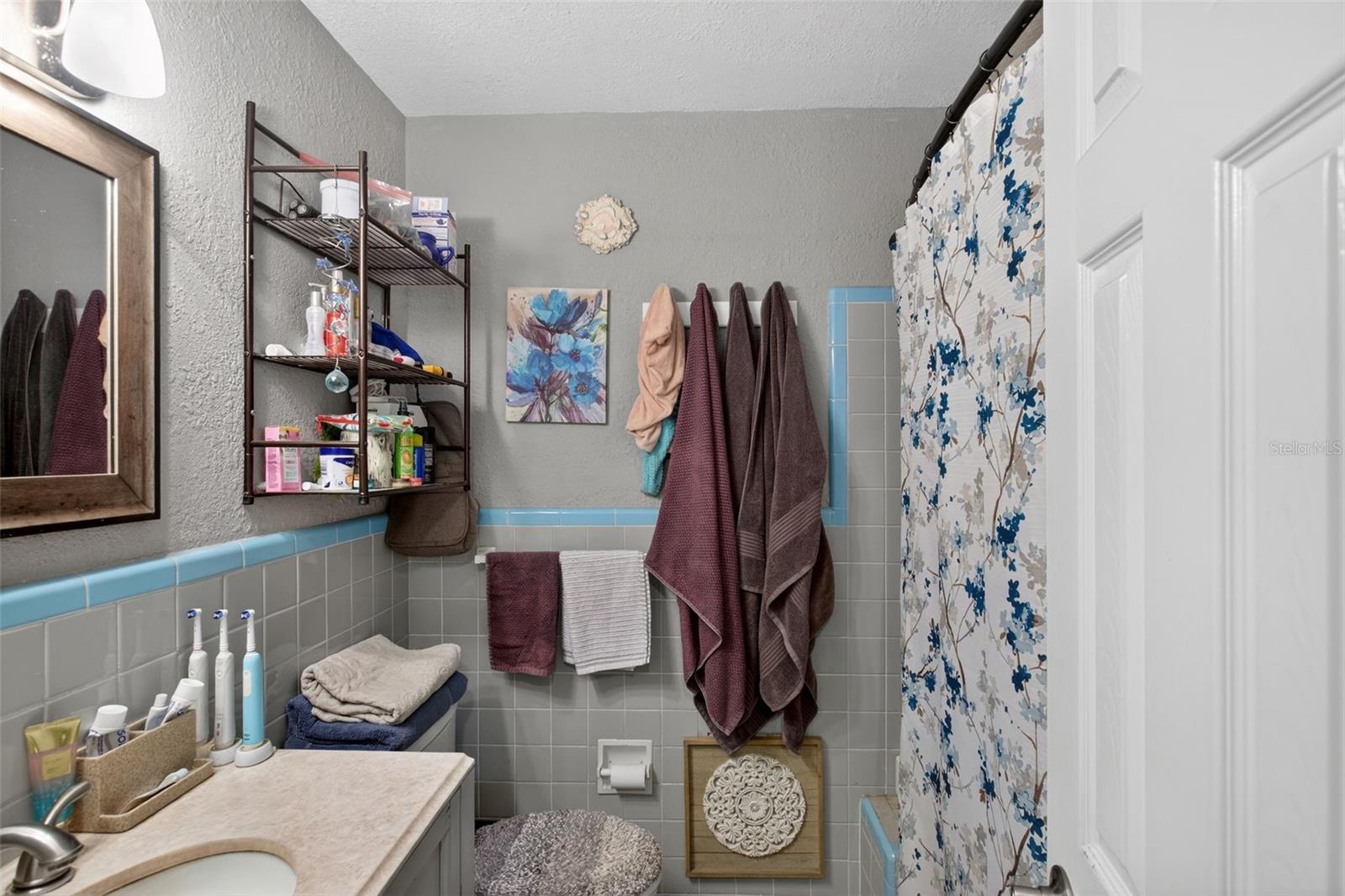 Image 24 of 38 For 464 Judy Street