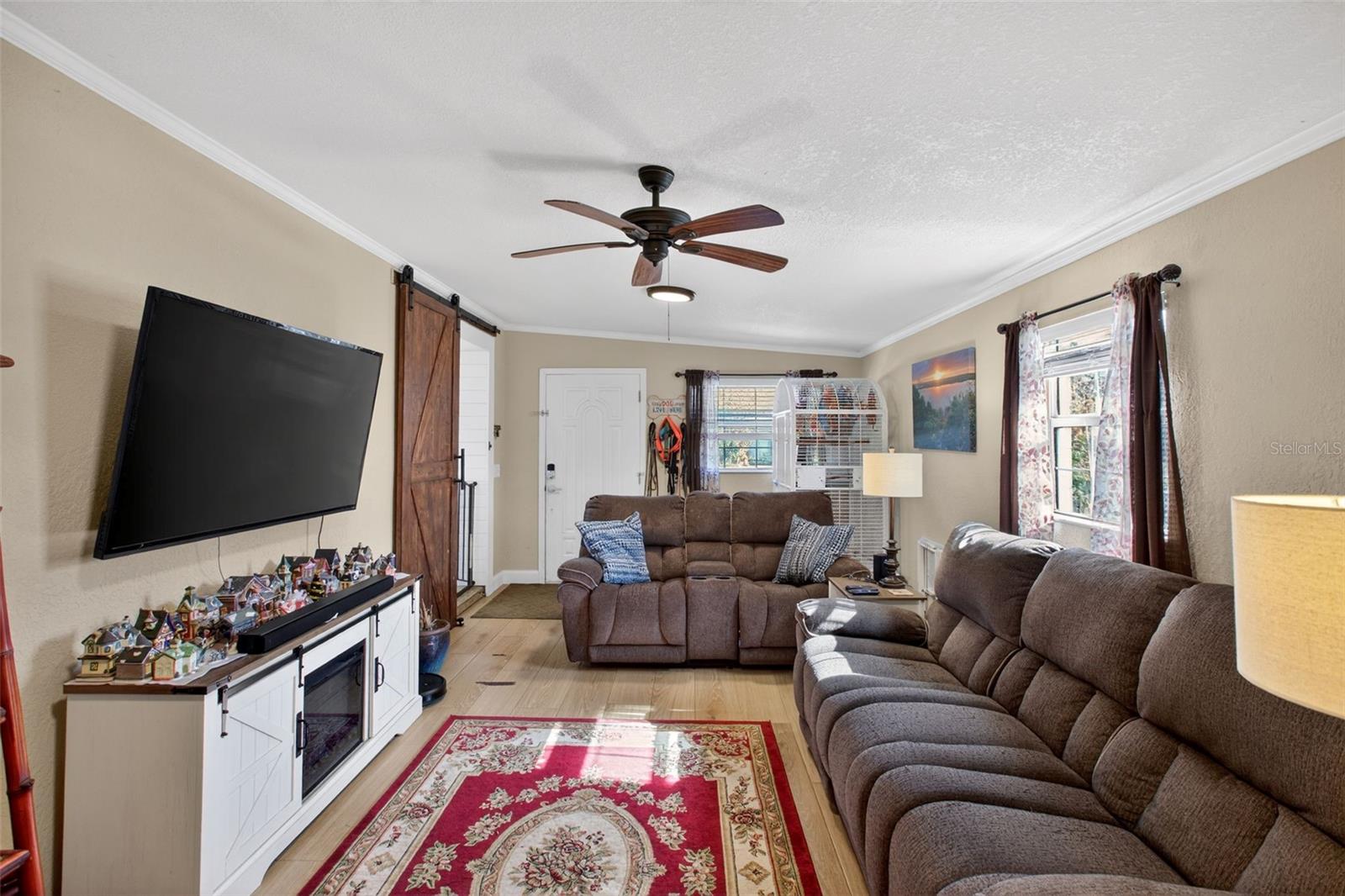 Image 9 of 38 For 464 Judy Street