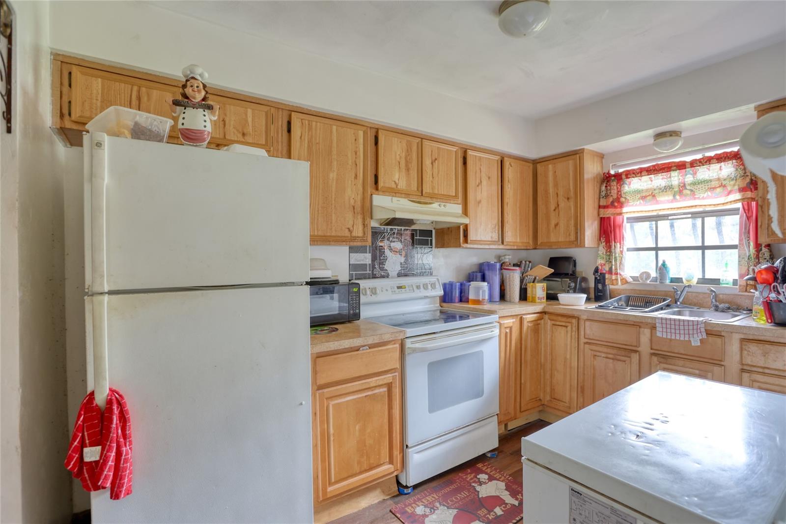 Image 6 of 18 For 538 Loomis Avenue