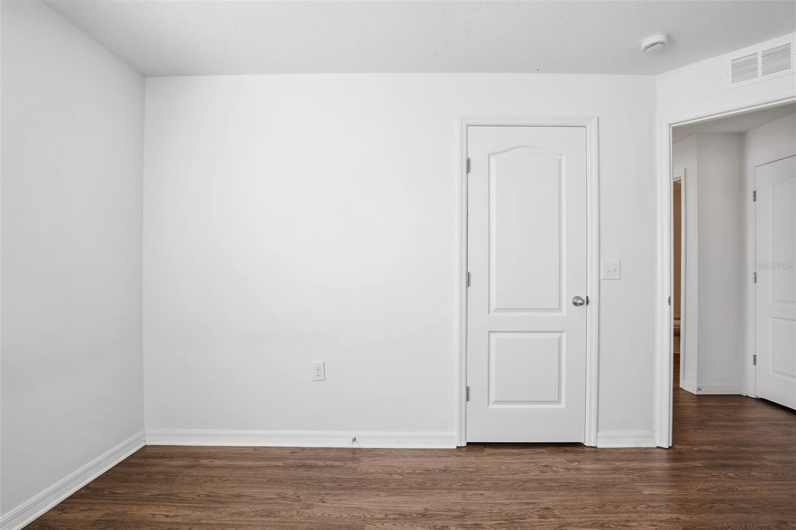 Image 10 of 39 For 733 Chatham Walk Drive