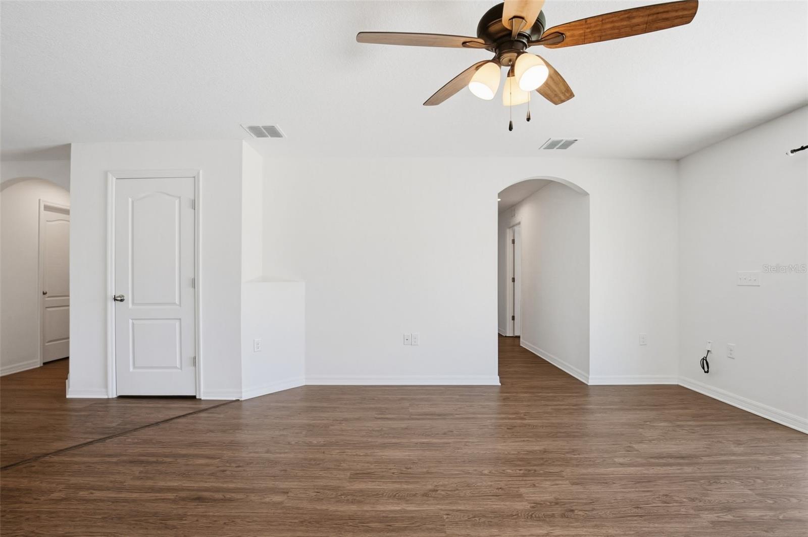 Image 12 of 39 For 733 Chatham Walk Drive