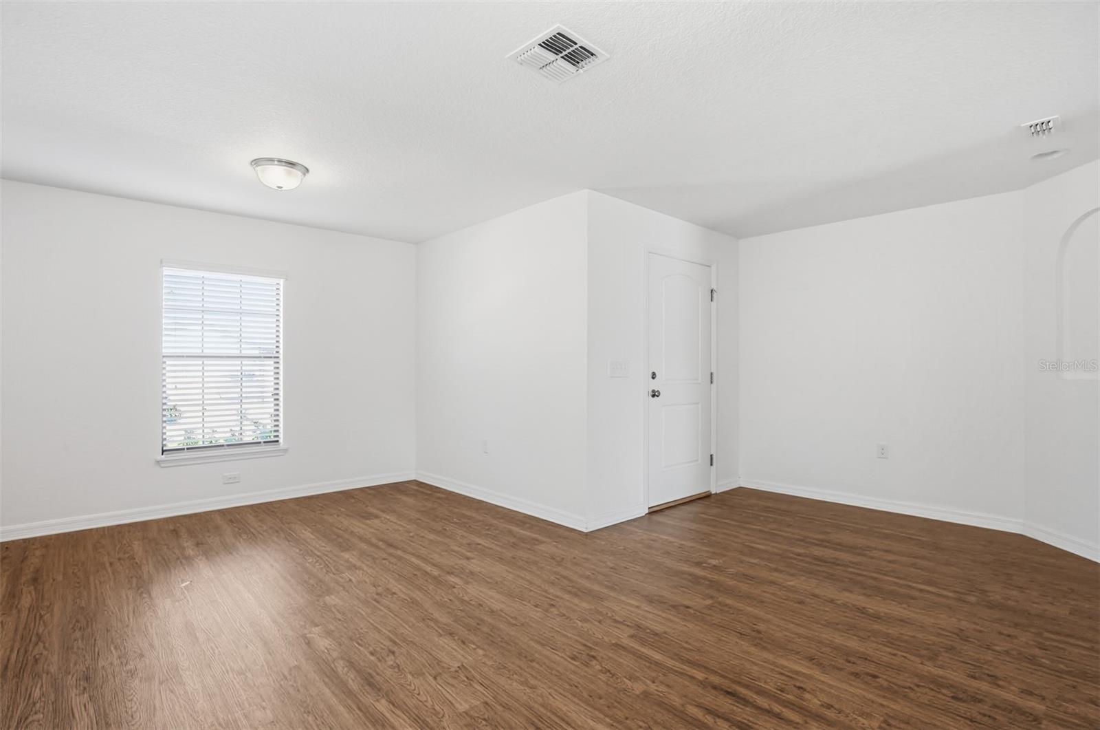 Image 22 of 39 For 733 Chatham Walk Drive