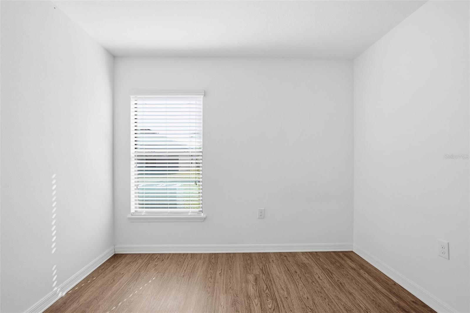 Image 24 of 39 For 733 Chatham Walk Drive