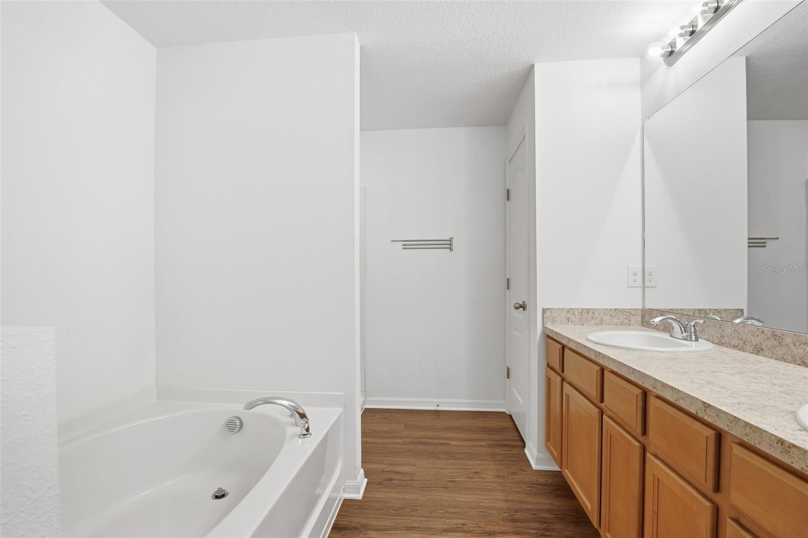 Image 31 of 39 For 733 Chatham Walk Drive