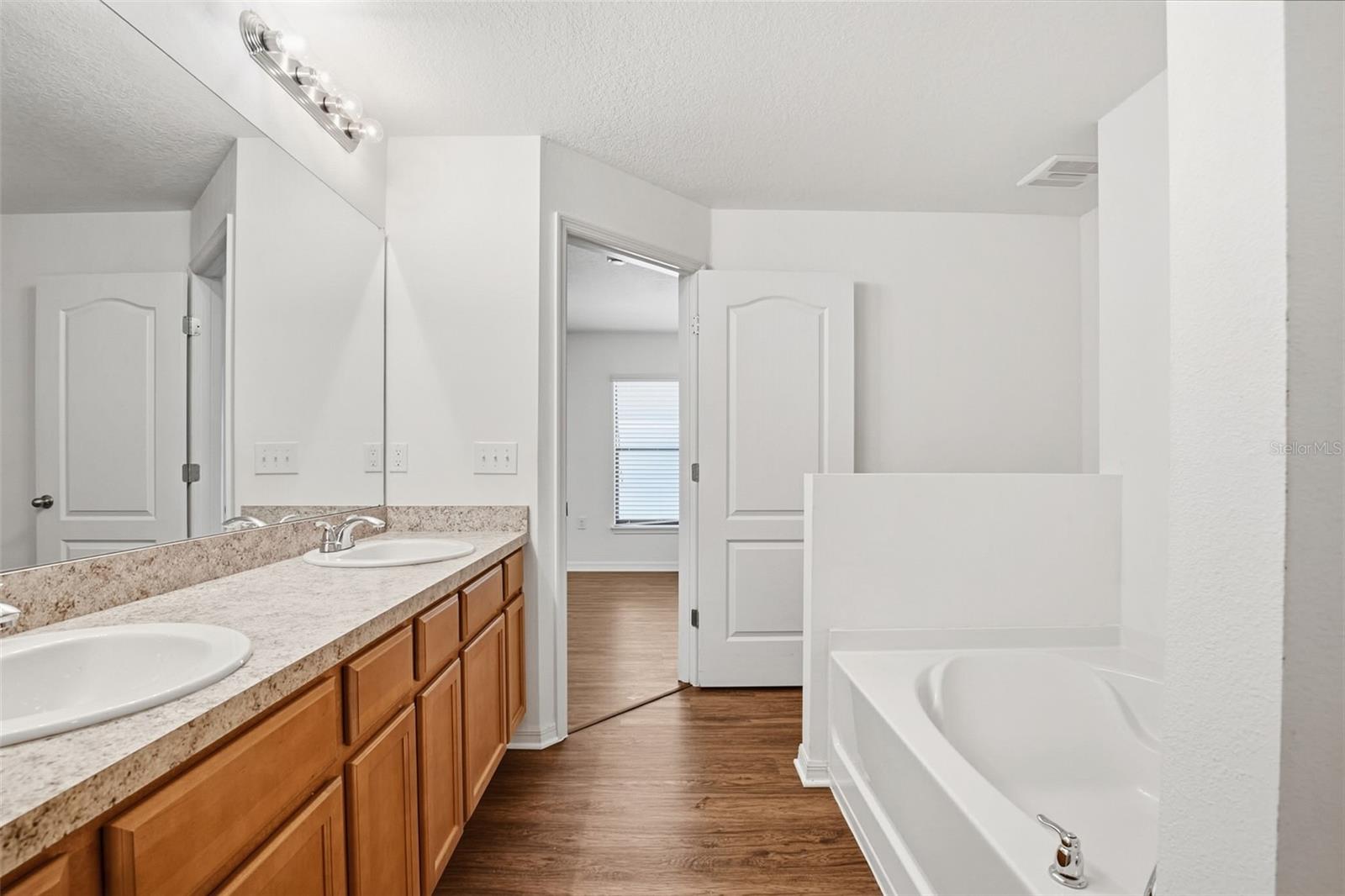 Image 33 of 39 For 733 Chatham Walk Drive