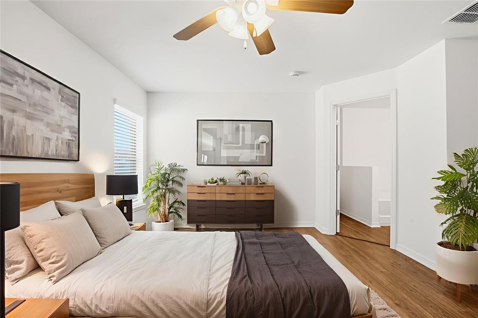 Image 7 of 39 For 733 Chatham Walk Drive