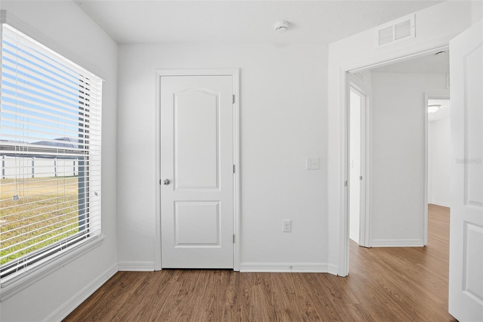 Image 8 of 39 For 733 Chatham Walk Drive