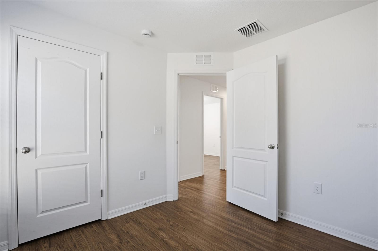 Image 9 of 39 For 733 Chatham Walk Drive