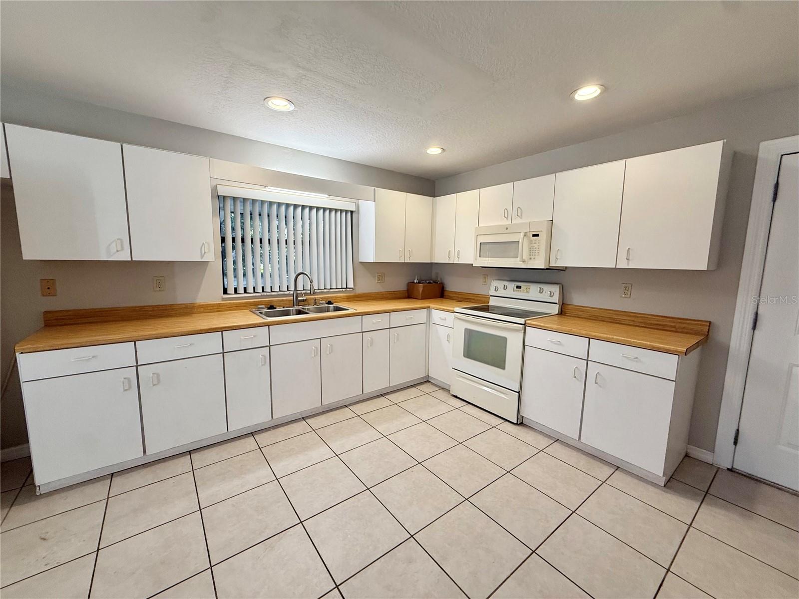 Image 5 of 16 For 2201 Granada Boulevard 1