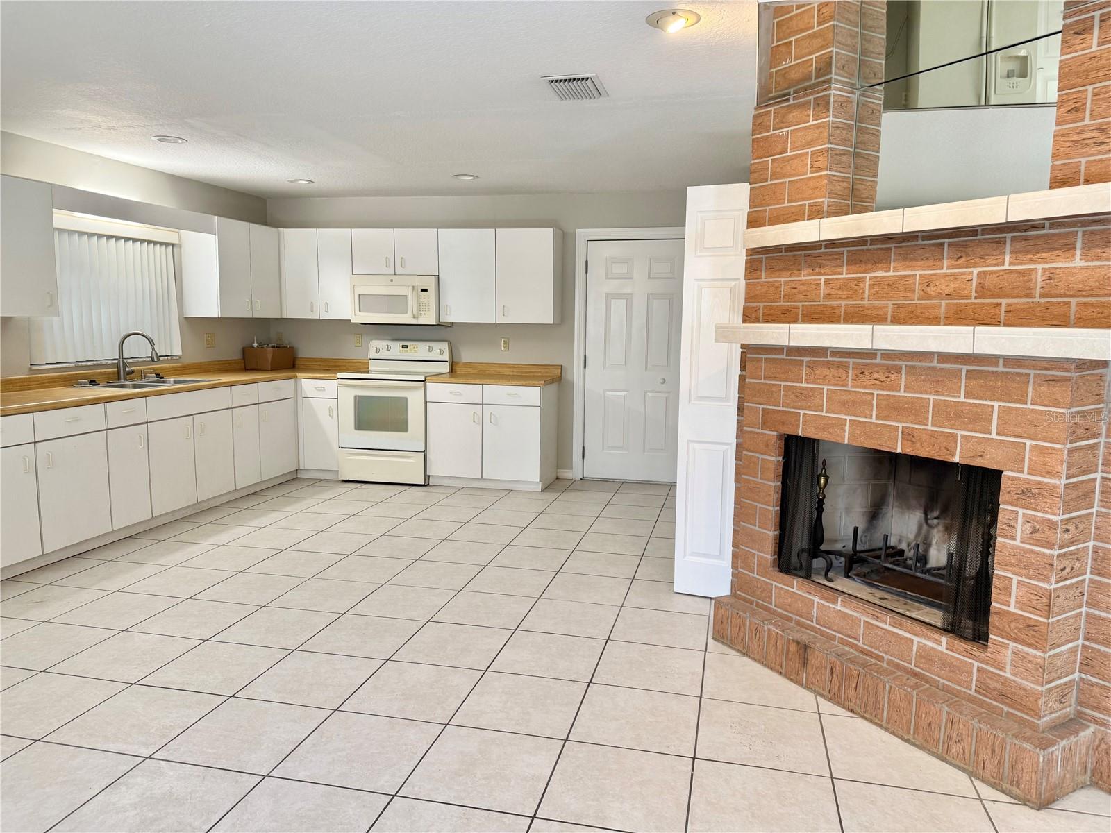 Image 7 of 16 For 2201 Granada Boulevard 1