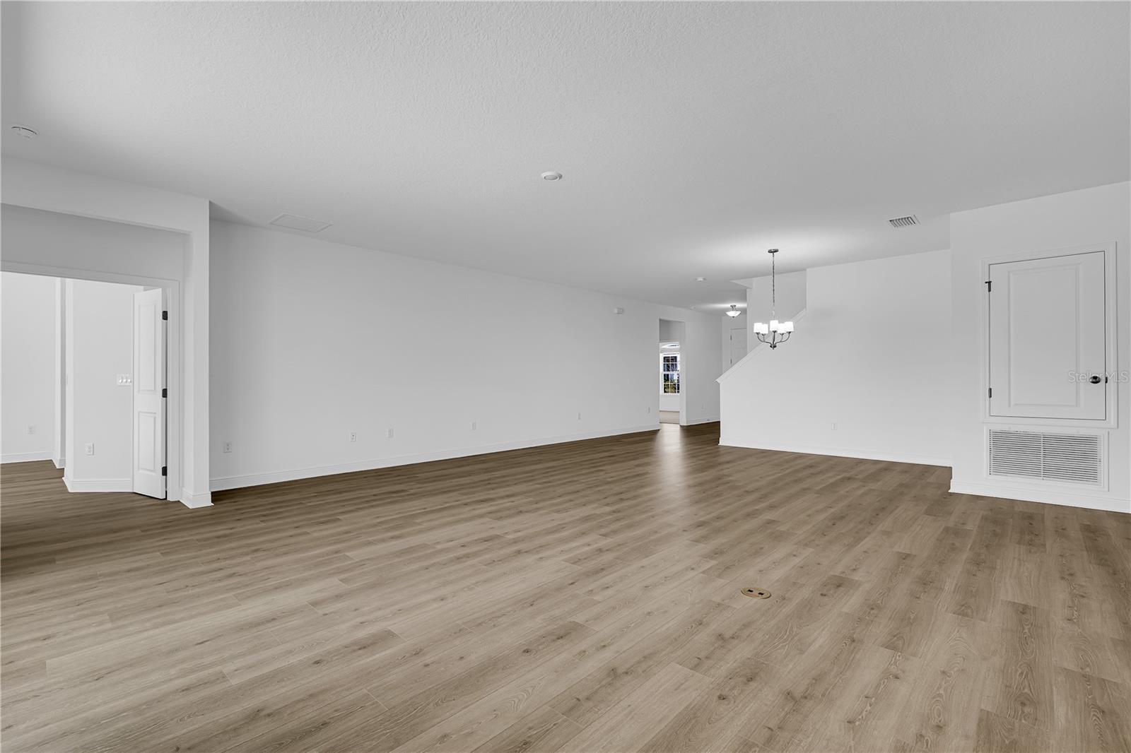 Image 7 of 27 For 2137 Sunshine Peak Dr