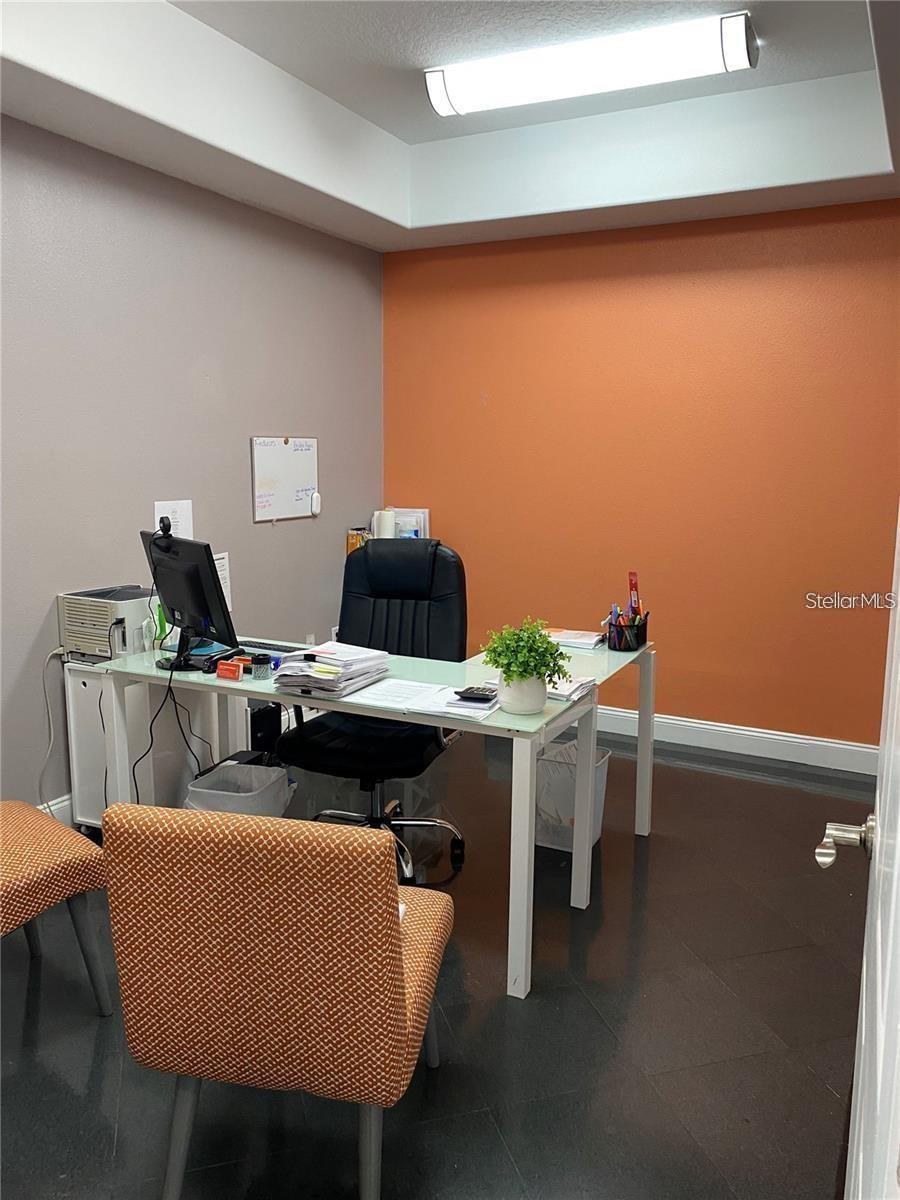 Image 11 of 40 For 8810 Commodity Circle 27