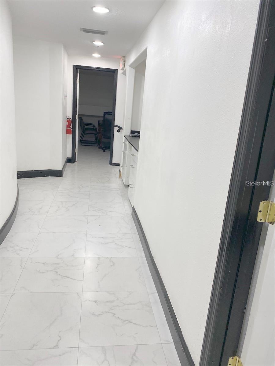 Image 20 of 40 For 8810 Commodity Circle 27