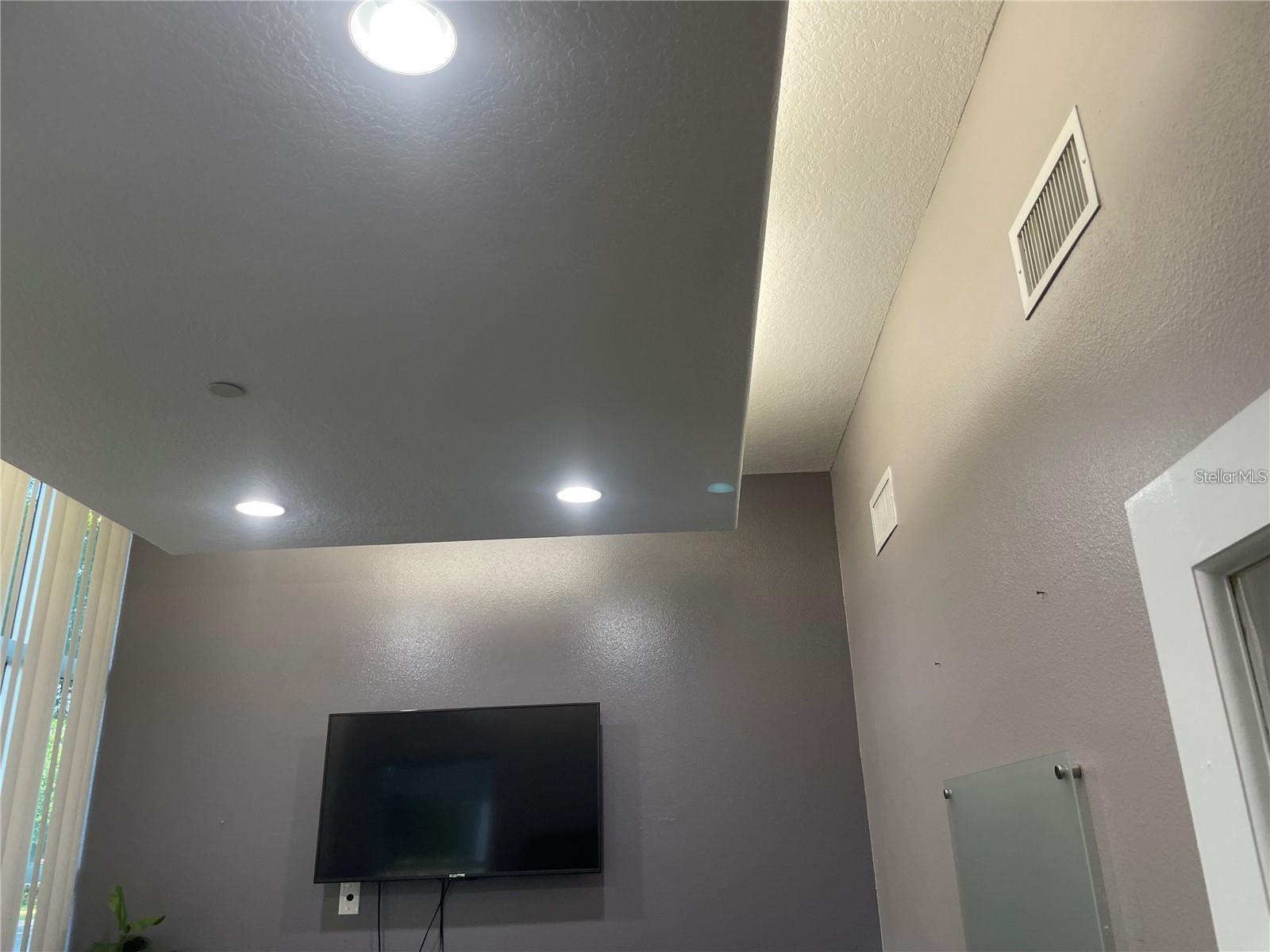 Image 25 of 40 For 8810 Commodity Circle 27