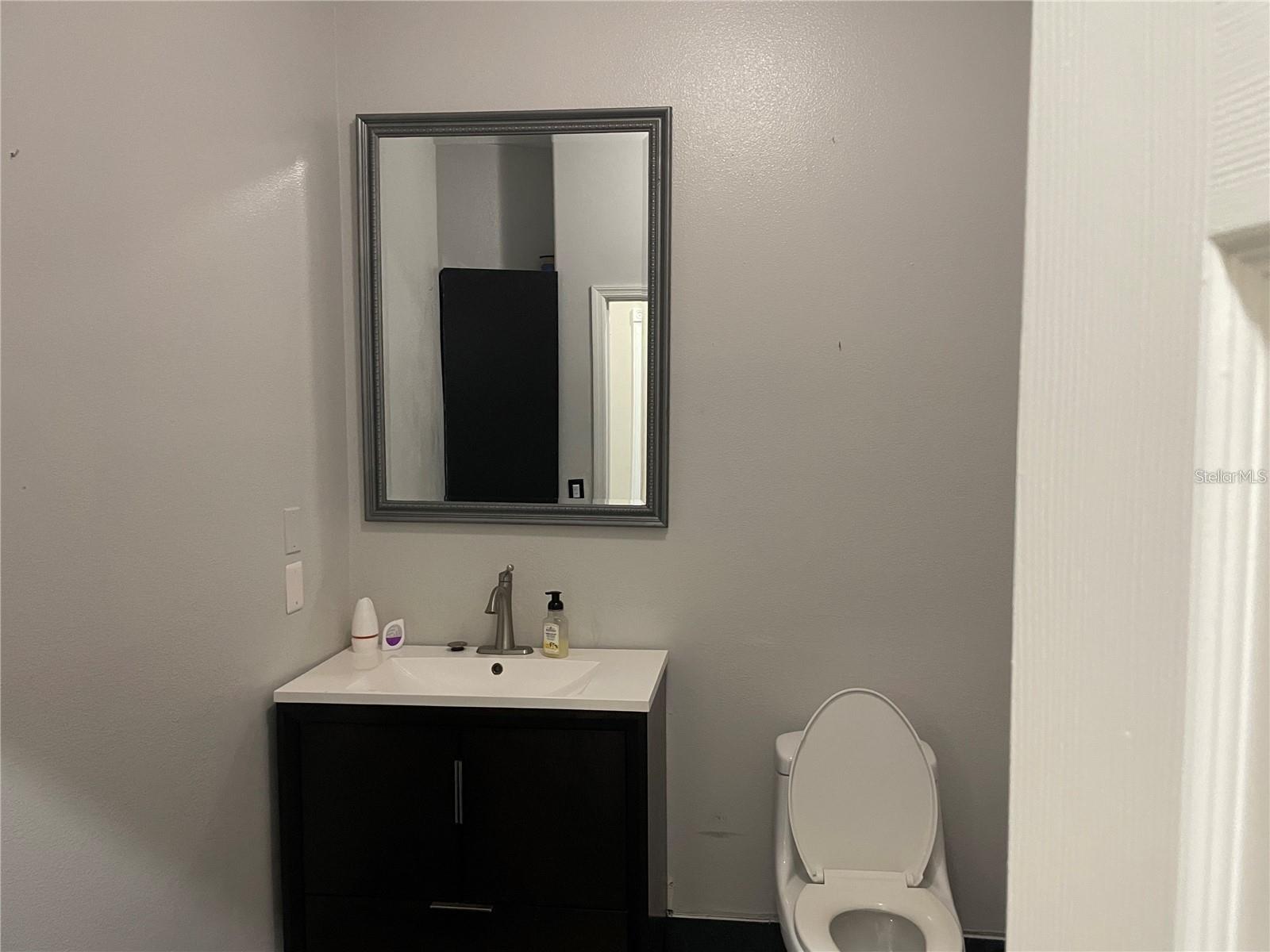 Image 28 of 40 For 8810 Commodity Circle 27