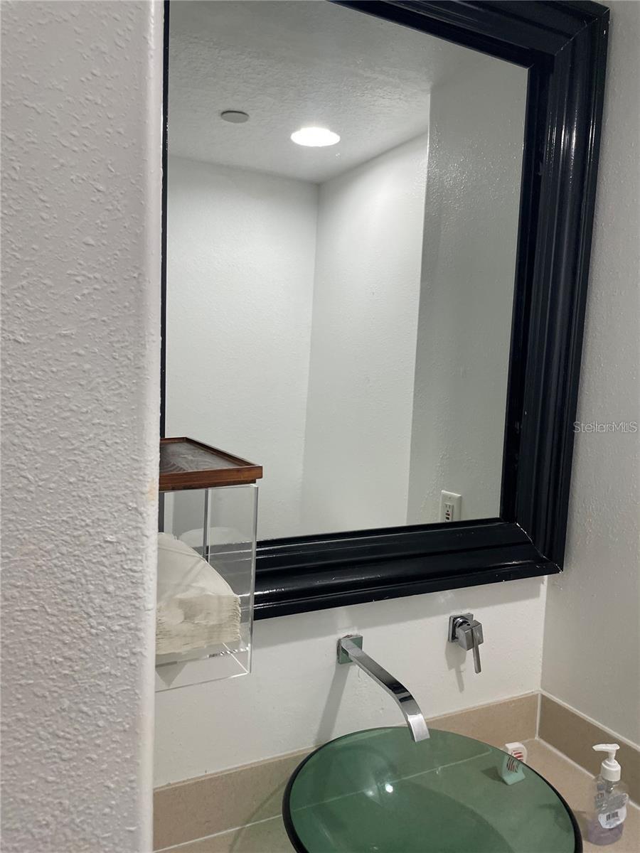 Image 32 of 40 For 8810 Commodity Circle 27