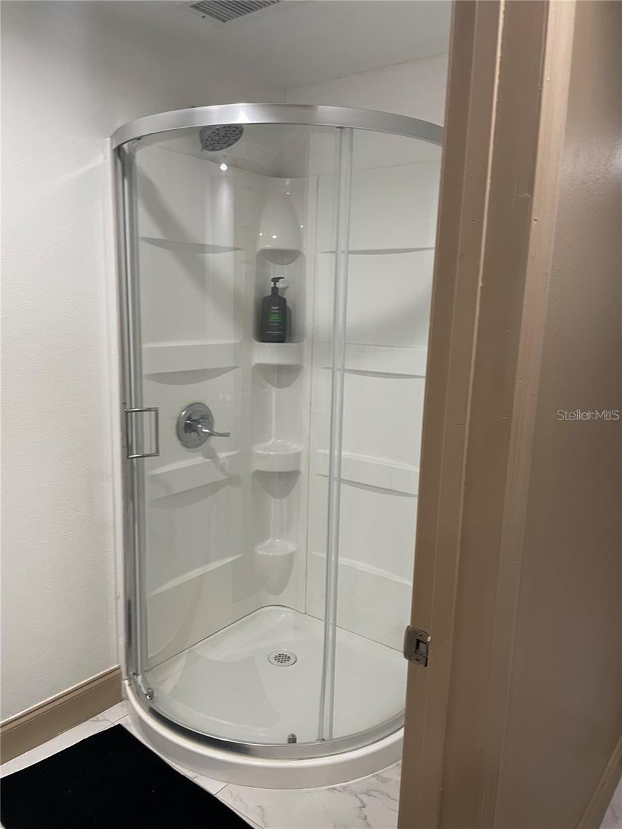 Image 33 of 40 For 8810 Commodity Circle 27