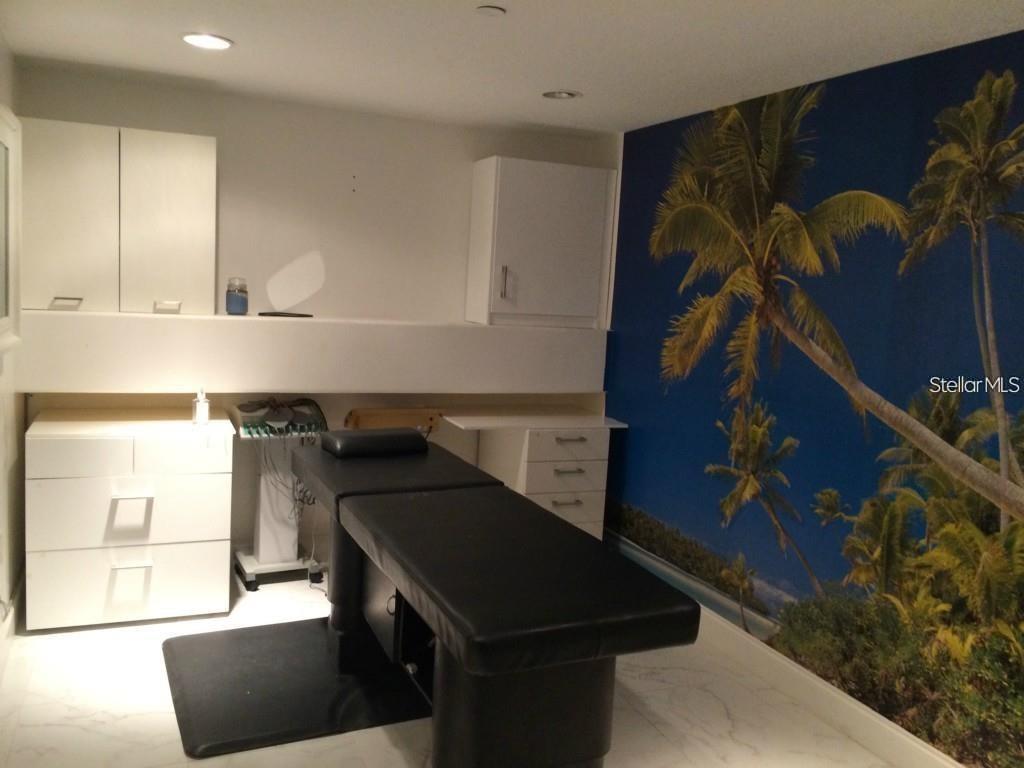 Image 37 of 40 For 8810 Commodity Circle 27