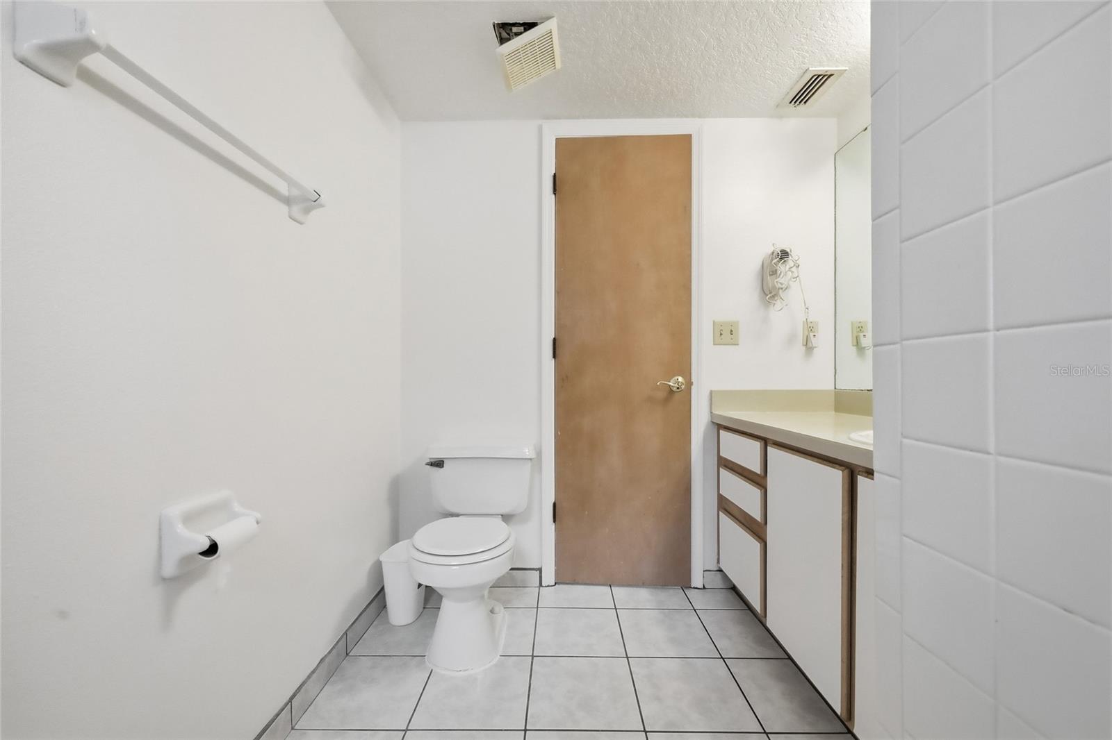 Image 28 of 35 For 2031 Royal Bay Boulevard 71