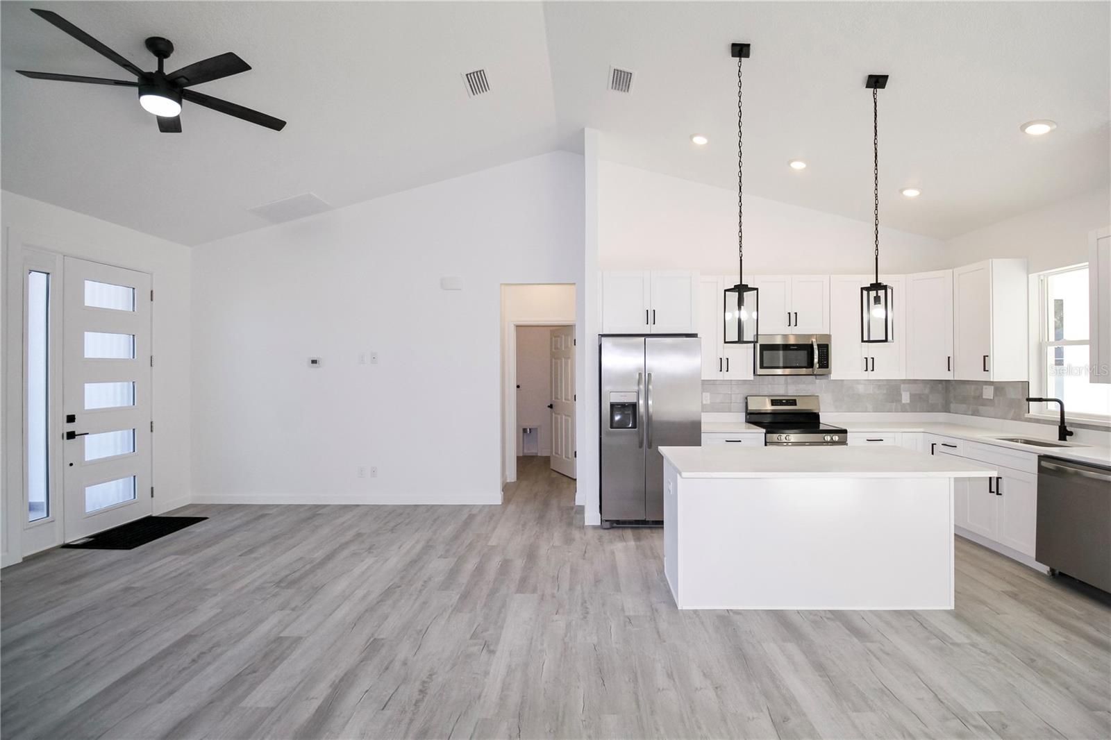 Image 11 of 47 For 3915 El Rado Avenue