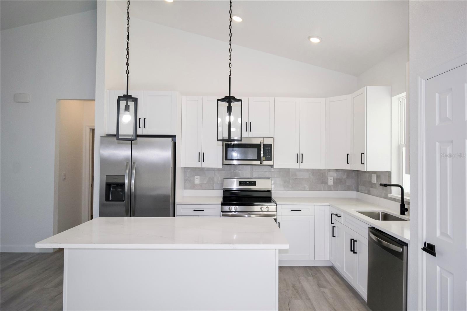 Image 12 of 47 For 3915 El Rado Avenue