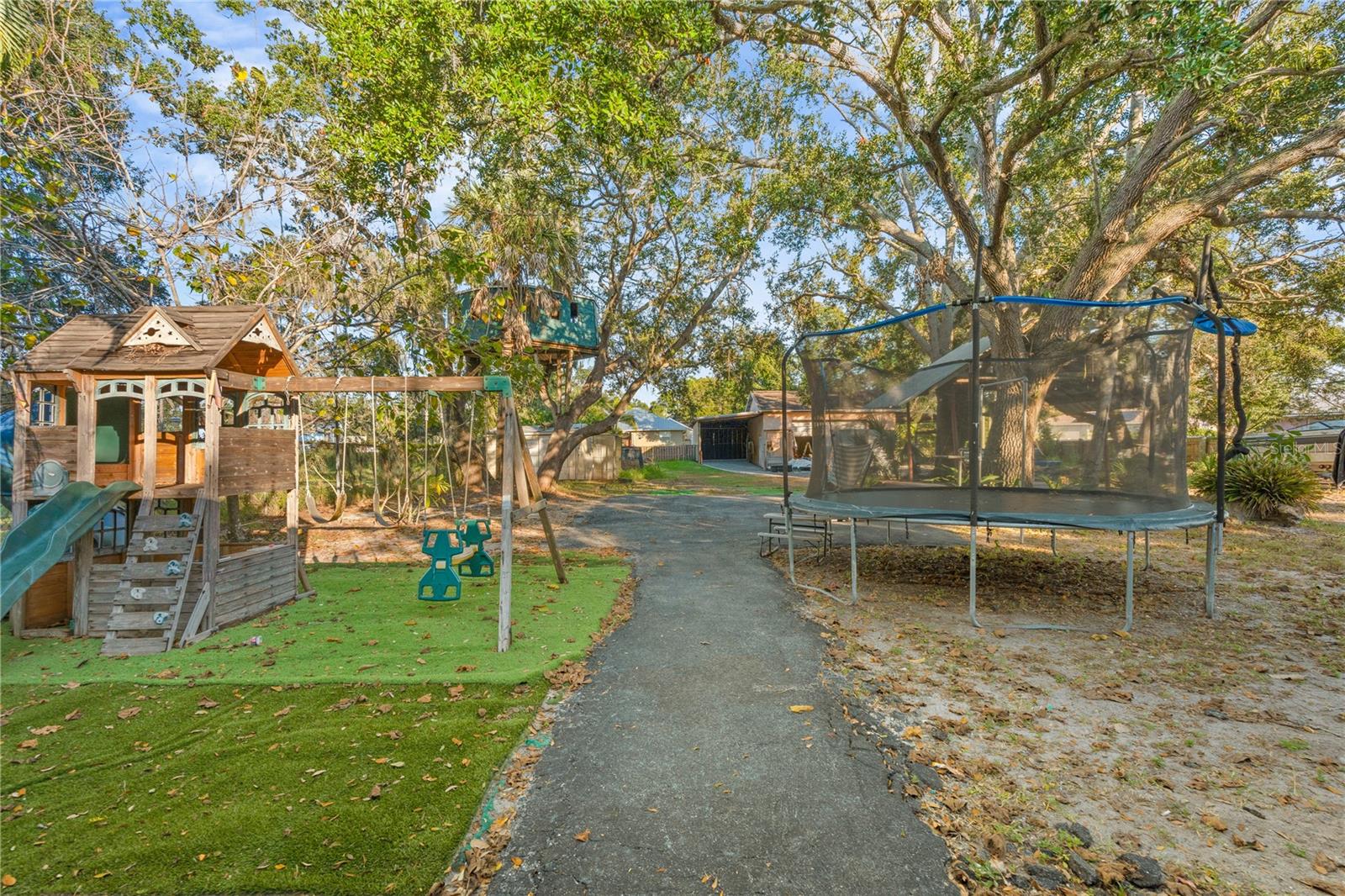 Image 34 of 64 For 619 29th Street E