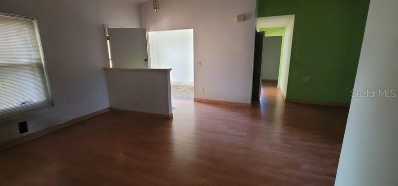 Image 17 of 26 For 20733 Melville Street