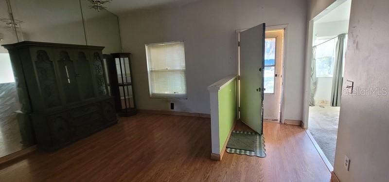 Image 8 of 26 For 20733 Melville Street