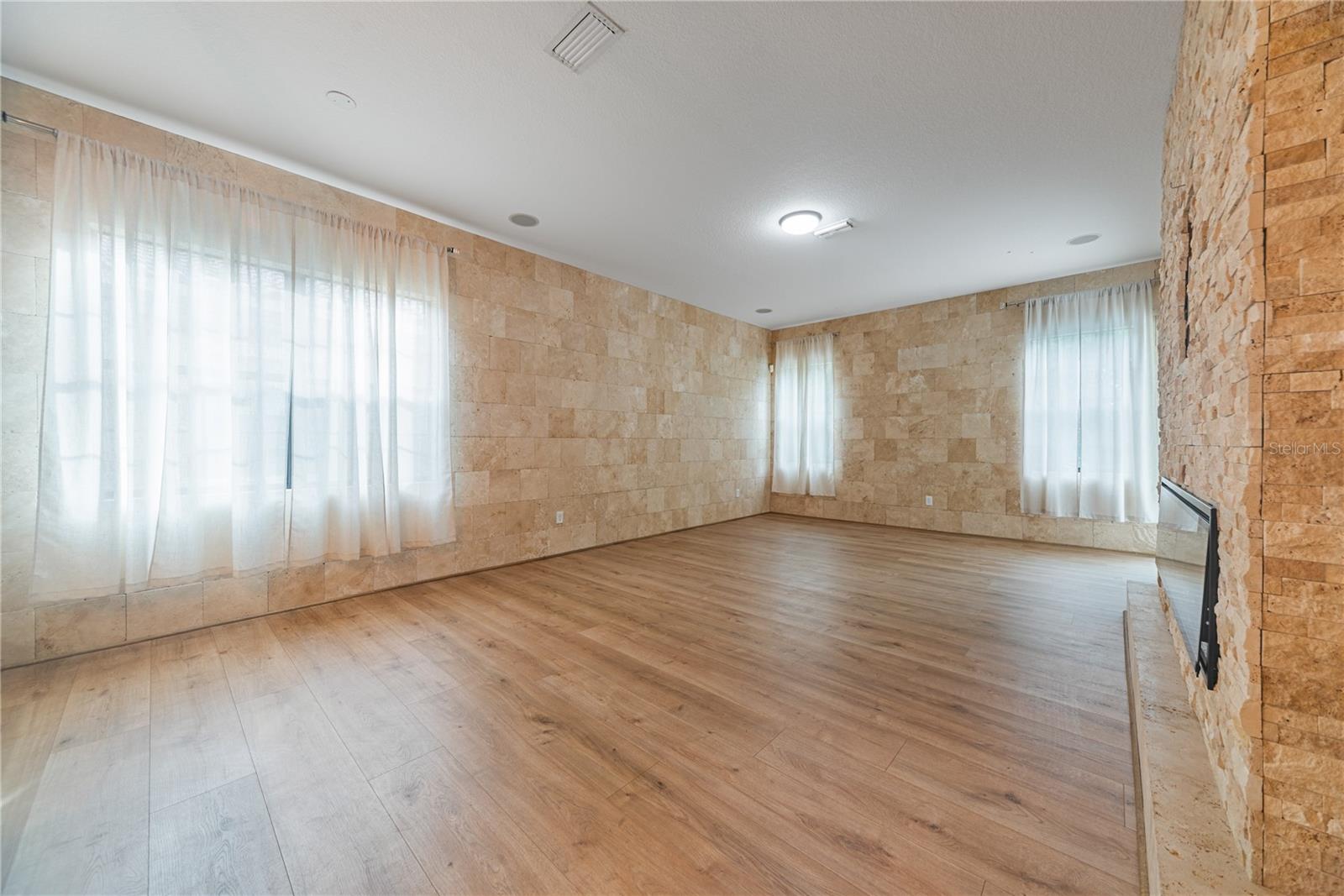 Image 15 of 54 For 10359 Henbury Street