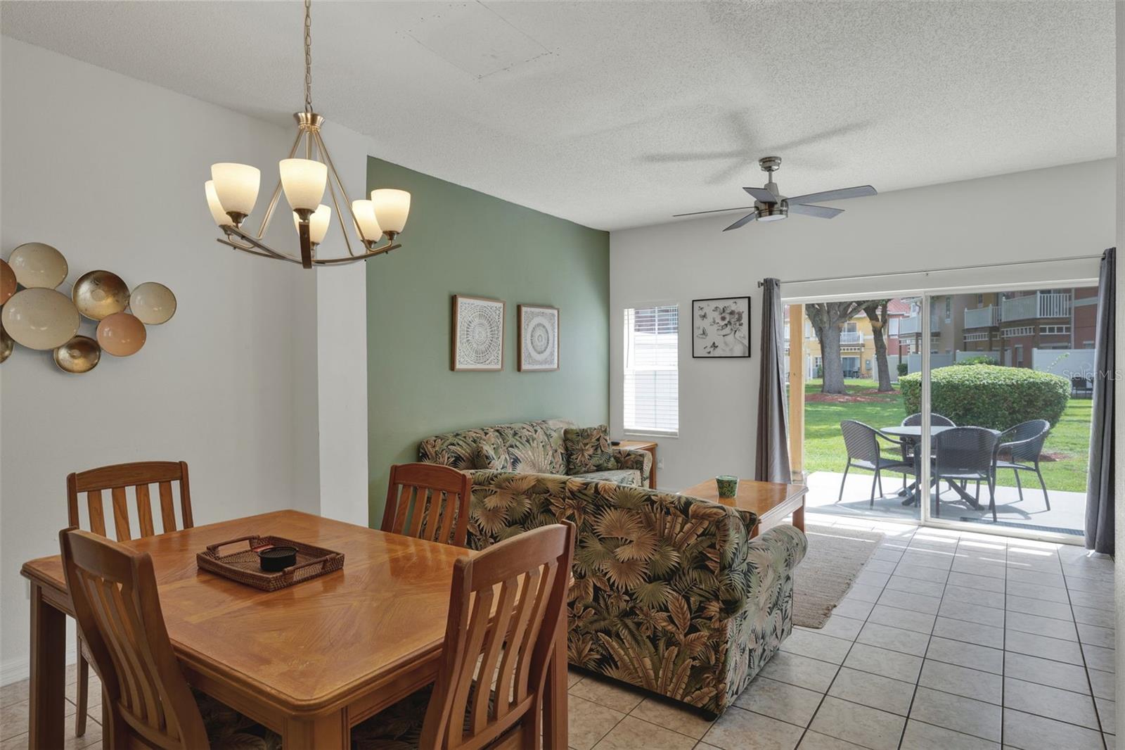 Image 5 of 57 For 1086 Park Ridge Circle