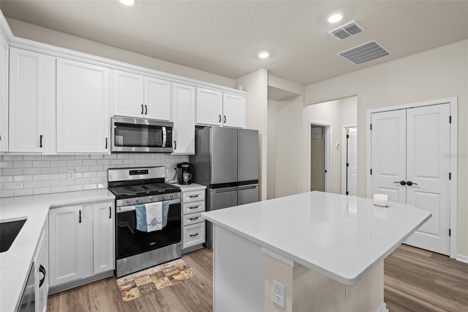 Image 10 of 60 For 13615 Splashing Isla Drive